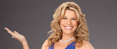 Vanna White Measurements: Height, Weight, Bra。